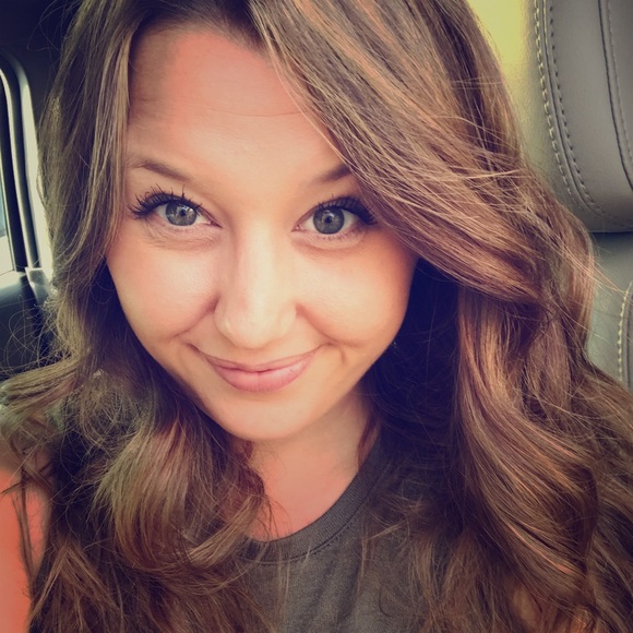 Meet your Posher, Dakota - Picture 1 of 1